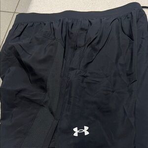 Ladies or men’s size, large pockets Under Armou black collar Athletic Shorts